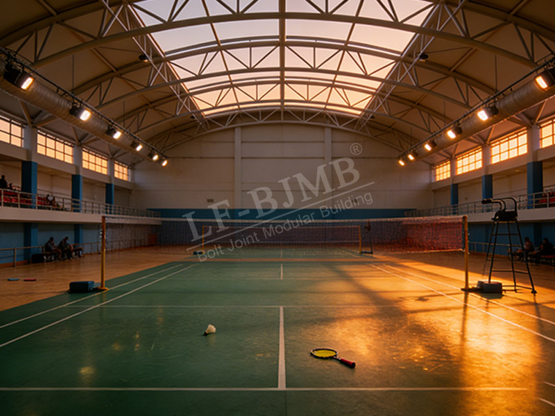 Легкая крыша общественного фитнес-центра